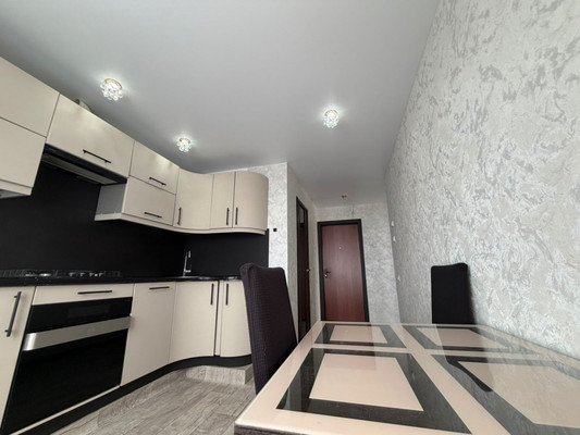 Продам трехкомнатную (3-комн.) квартиру, Ленинградская ул, 49, Комсомольск-на-Амуре г