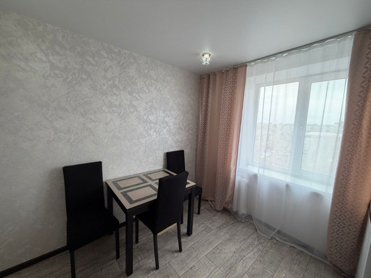 Продам трехкомнатную (3-комн.) квартиру, Ленинградская ул, 49, Комсомольск-на-Амуре г