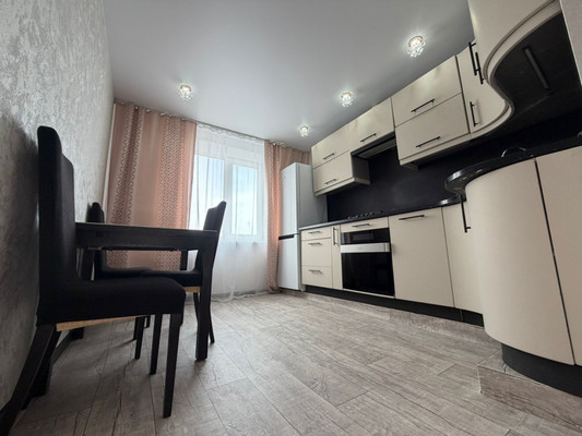 Продам трехкомнатную (3-комн.) квартиру, Ленинградская ул, 49, Комсомольск-на-Амуре г