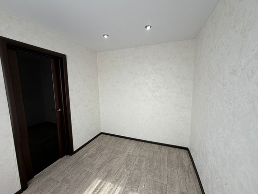 Продам трехкомнатную (3-комн.) квартиру, Ленинградская ул, 49, Комсомольск-на-Амуре г