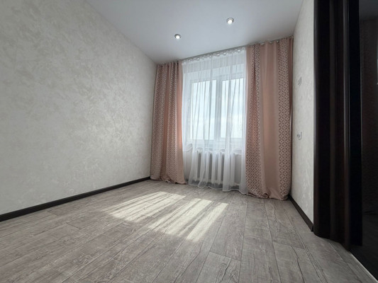 Продам трехкомнатную (3-комн.) квартиру, Ленинградская ул, 49, Комсомольск-на-Амуре г