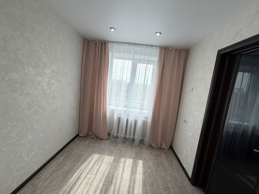 Продам трехкомнатную (3-комн.) квартиру, Ленинградская ул, 49, Комсомольск-на-Амуре г