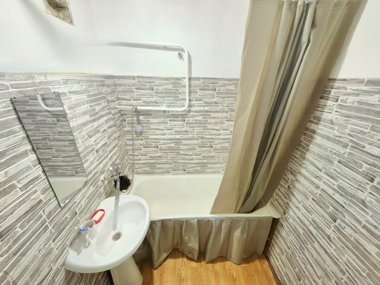 Продам двухкомнатную (2-комн.) квартиру, Чехова ул, 102, Ишим г