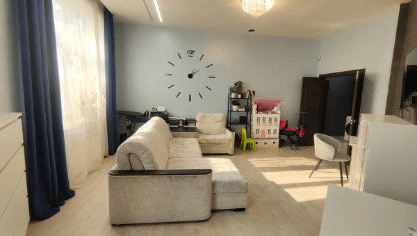 Продам трехкомнатную (3-комн.) квартиру, Физическая ул, 16, Троицк г