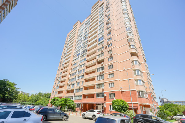 Продам трехкомнатную (3-комн.) квартиру, Дальняя ул, 4/2к1, Краснодар г
