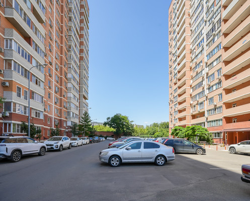 Продам трехкомнатную (3-комн.) квартиру, Дальняя ул, 4/2к1, Краснодар г