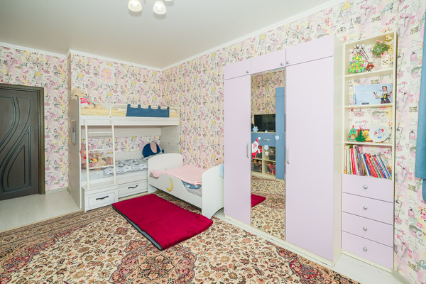 Продам трехкомнатную (3-комн.) квартиру, Дальняя ул, 4/2к1, Краснодар г
