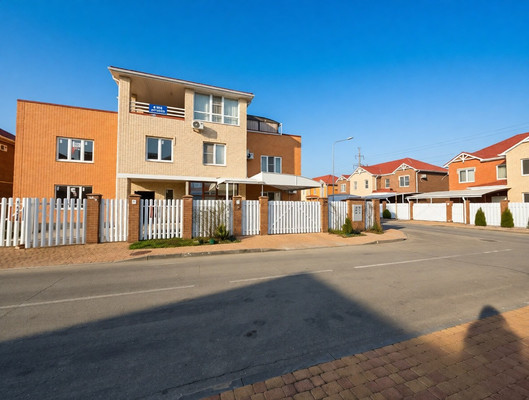 Продам , Греческий б-р, 1к144, Краснодар г, 0 км от города