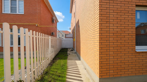 Продам , Греческий б-р, 1к144, Краснодар г, 0 км от города