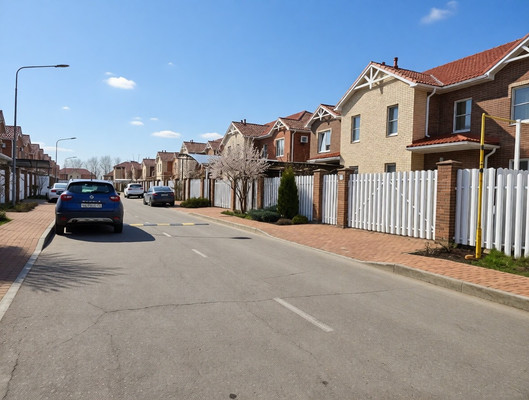 Продам , Греческий б-р, 1к144, Краснодар г, 0 км от города