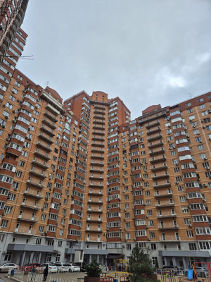 Продам многокомнатную квартиру, Гаражная ул, 67, Краснодар г