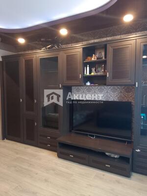 Продам двухкомнатную (2-комн.) квартиру, Героев пр-кт, 3, Просторный мкр