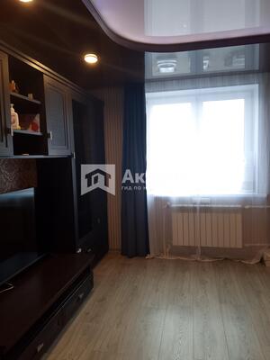 Продам двухкомнатную (2-комн.) квартиру, Героев пр-кт, 3, Просторный мкр