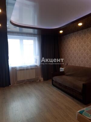 Продам двухкомнатную (2-комн.) квартиру, Героев пр-кт, 3, Просторный мкр