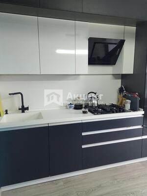 Продам двухкомнатную (2-комн.) квартиру, Героев пр-кт, 3, Просторный мкр