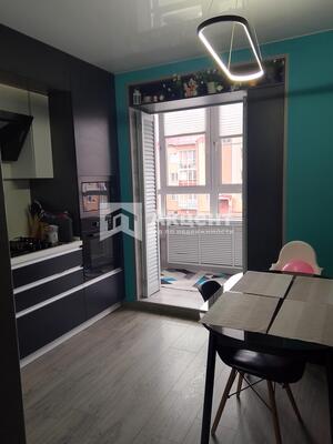 Продам двухкомнатную (2-комн.) квартиру, Героев пр-кт, 3, Просторный мкр