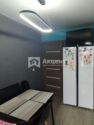 Продам двухкомнатную (2-комн.) квартиру, Героев пр-кт, 3, Просторный мкр