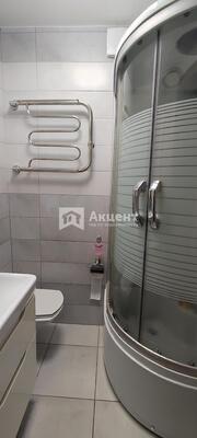 Продам двухкомнатную (2-комн.) квартиру, Героев пр-кт, 3, Просторный мкр