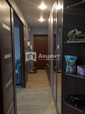 Продам двухкомнатную (2-комн.) квартиру, Героев пр-кт, 3, Просторный мкр