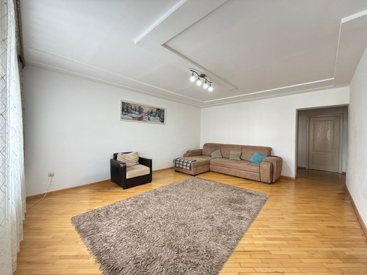 Продам трехкомнатную (3-комн.) квартиру, Кулиева пр-кт, 17, Нальчик г