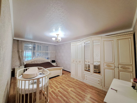 Продам трехкомнатную (3-комн.) квартиру, Профсоюзная ул, 224ка, Вольный Аул кп