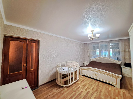 Продам трехкомнатную (3-комн.) квартиру, Профсоюзная ул, 224ка, Вольный Аул кп