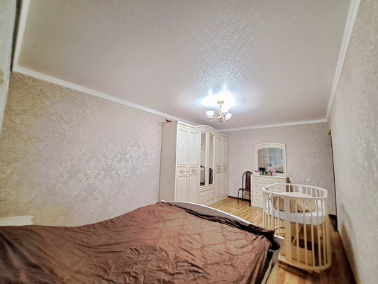 Продам трехкомнатную (3-комн.) квартиру, Профсоюзная ул, 224ка, Вольный Аул кп