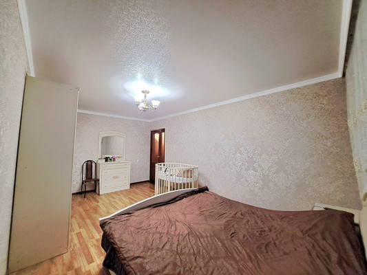 Продам трехкомнатную (3-комн.) квартиру, Профсоюзная ул, 224ка, Вольный Аул кп