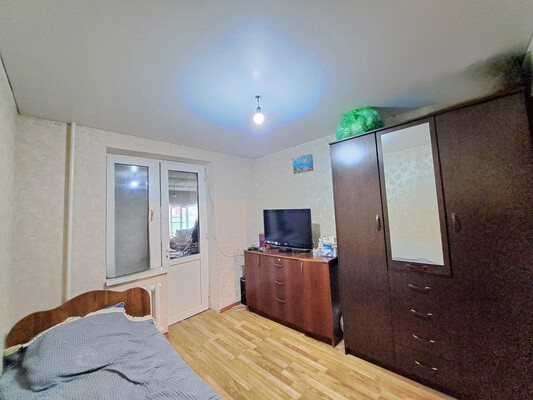 Продам трехкомнатную (3-комн.) квартиру, Профсоюзная ул, 224ка, Вольный Аул кп