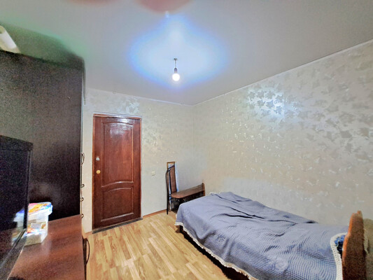 Продам трехкомнатную (3-комн.) квартиру, Профсоюзная ул, 224ка, Вольный Аул кп