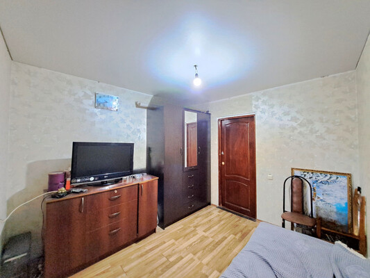 Продам трехкомнатную (3-комн.) квартиру, Профсоюзная ул, 224ка, Вольный Аул кп