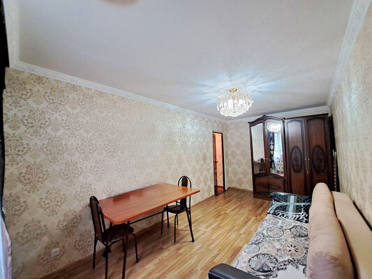 Продам трехкомнатную (3-комн.) квартиру, Профсоюзная ул, 224ка, Вольный Аул кп