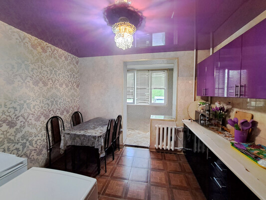 Продам трехкомнатную (3-комн.) квартиру, Профсоюзная ул, 224ка, Вольный Аул кп