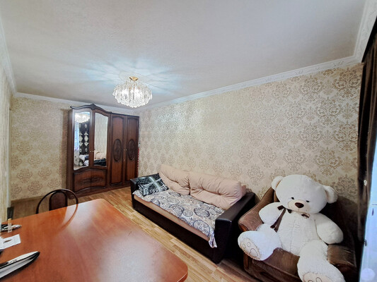 Продам трехкомнатную (3-комн.) квартиру, Профсоюзная ул, 224ка, Вольный Аул кп