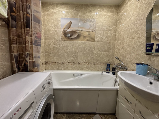Продам трехкомнатную (3-комн.) квартиру, Хлебозаводская ул, 9, Казань г