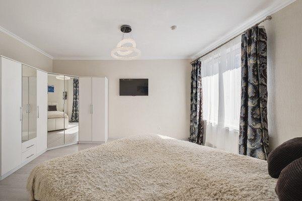 Продам трехкомнатную (3-комн.) квартиру, Игоря Мерлушкина ул, 4, Красногорск г