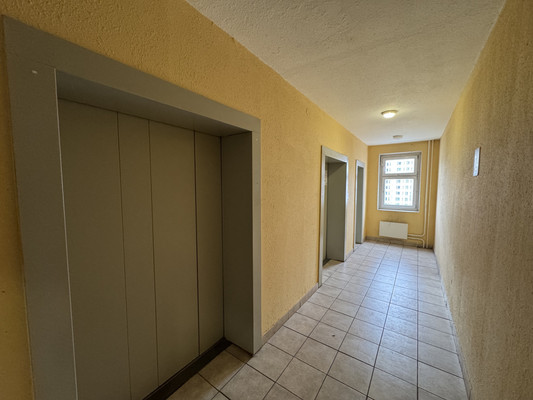 Продам трехкомнатную (3-комн.) квартиру, Комсомольский пр-кт, 24к2, Люберцы г