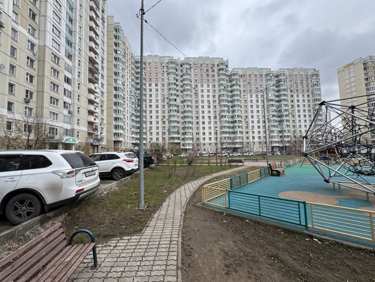 Продам трехкомнатную (3-комн.) квартиру, Комсомольский пр-кт, 24к2, Люберцы г