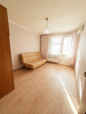 Продам трехкомнатную (3-комн.) квартиру, Рождественская Набережная ул, 33, Краснодар г