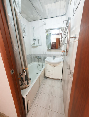 Продам трехкомнатную (3-комн.) квартиру, Рождественская Набережная ул, 33, Краснодар г