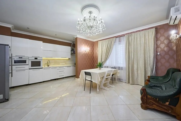 Продам многокомнатную квартиру, Российская ул, 72/2, Краснодар г