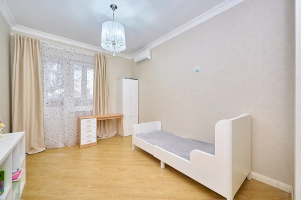 Продам многокомнатную квартиру, Российская ул, 72/2, Краснодар г