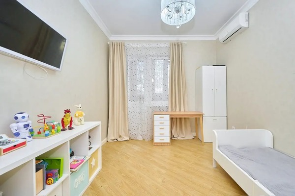 Продам многокомнатную квартиру, Российская ул, 72/2, Краснодар г