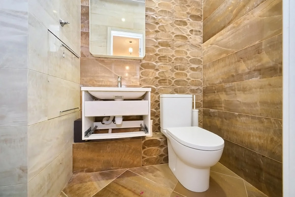 Продам многокомнатную квартиру, Российская ул, 72/2, Краснодар г