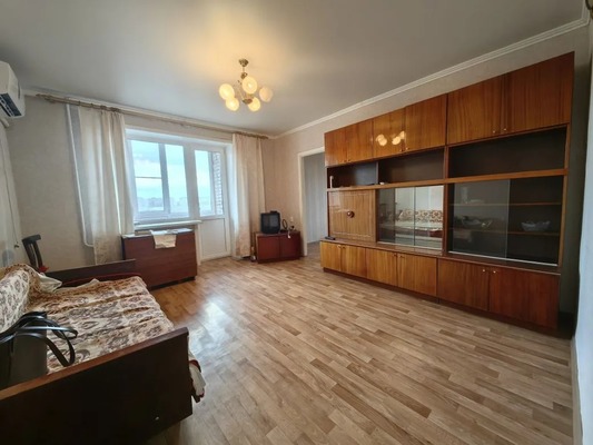 Продам трехкомнатную (3-комн.) квартиру, Ленина ул, 99, Волгодонск г