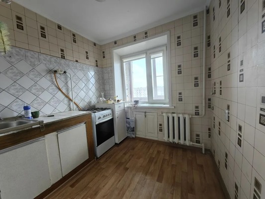 Продам трехкомнатную (3-комн.) квартиру, Ленина ул, 99, Волгодонск г