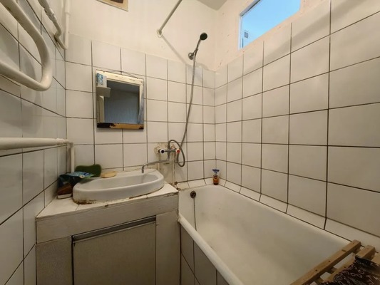 Продам трехкомнатную (3-комн.) квартиру, Ленина ул, 99, Волгодонск г