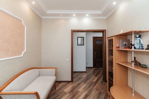 Продам двухкомнатную (2-комн.) квартиру, Дзержинского ул, 30, Ханты-Мансийск г