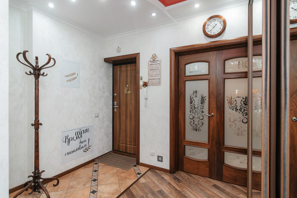 Продам двухкомнатную (2-комн.) квартиру, Дзержинского ул, 30, Ханты-Мансийск г