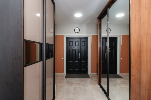 Продам двухкомнатную (2-комн.) квартиру, Дзержинского ул, 30, Ханты-Мансийск г